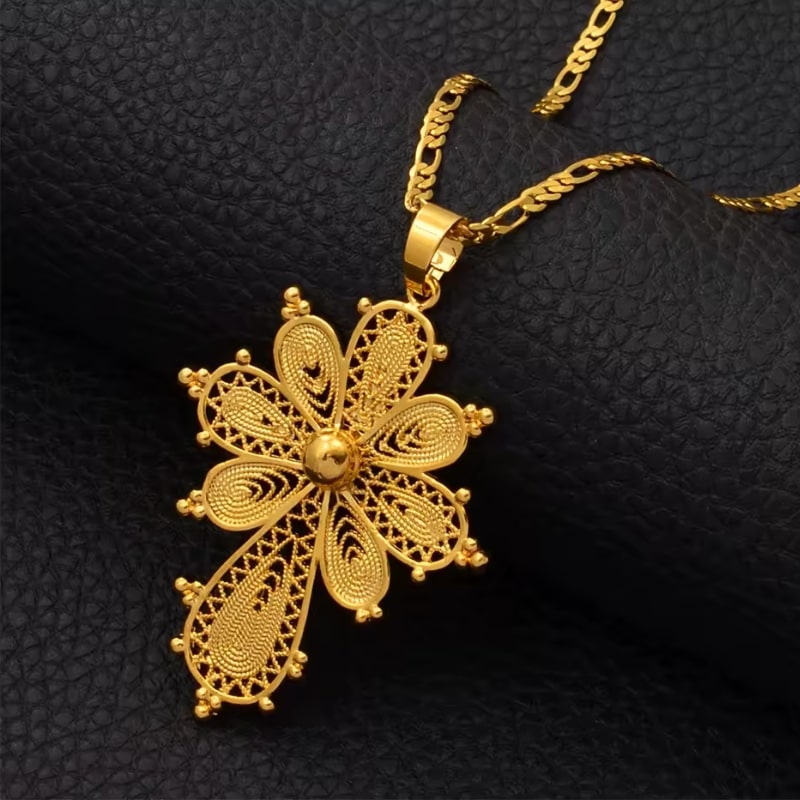 Croix Orthodoxe Éthiopienne Dorée en pendentif avec chaîne