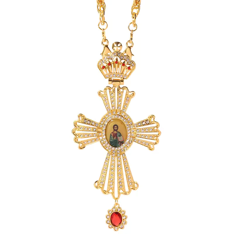 Collier pendentif croix byzantine dorée avec icône et pierre rouge, chaîne longue.