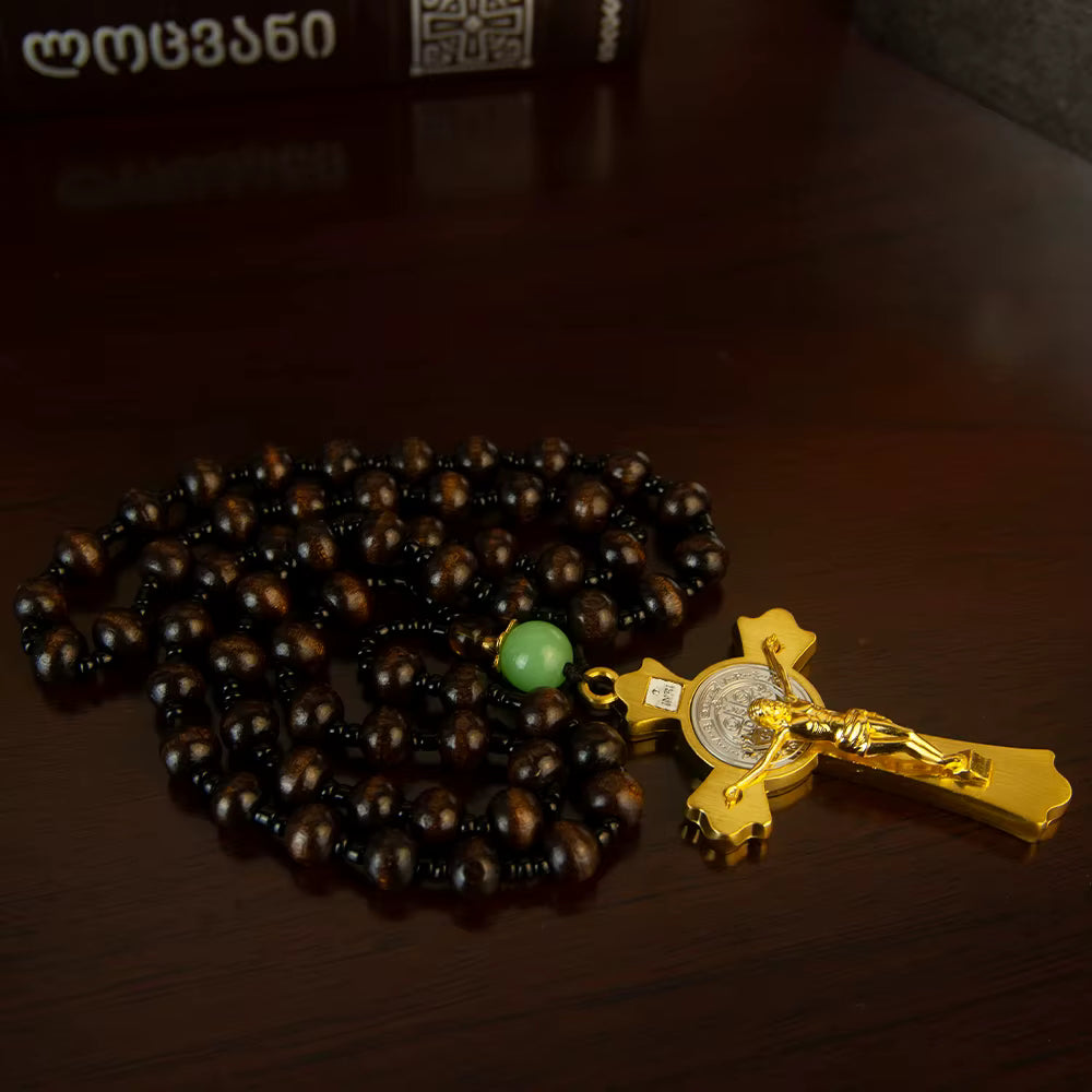 Collier Crucifix avec Chaîne à Perles en Bois