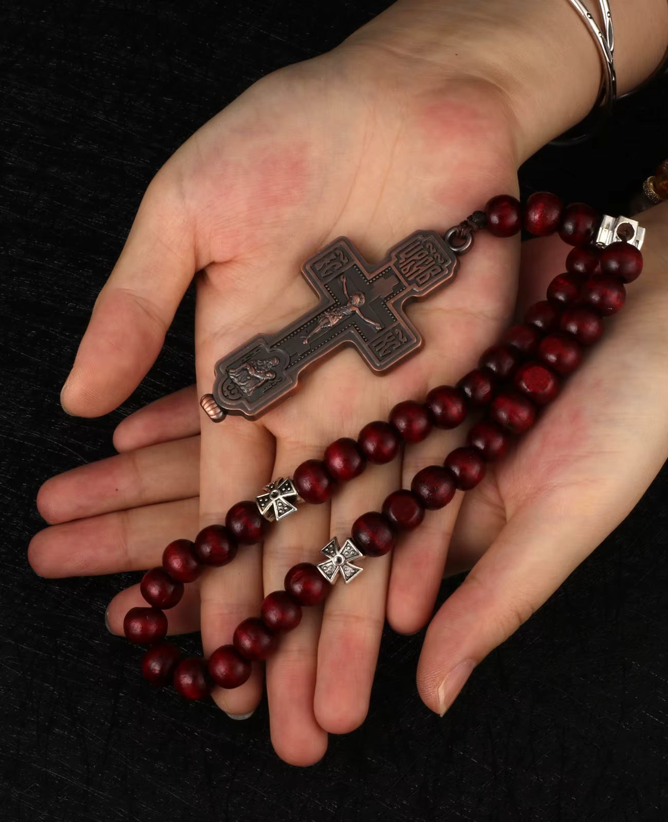 Chapelet de Poche Pietà — Croix Orthodoxe en Bois, 33 Perles de Prière
