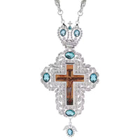 Halskette Anhänger Silberfarbenes Brustkreuz — Kreuzigung, Türkisfarbene Steine, Lange Kette