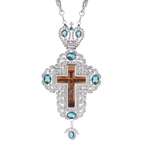 Collier pendentif croix pectorale argentée avec crucifix, pierres turquoise et chaîne longue.
