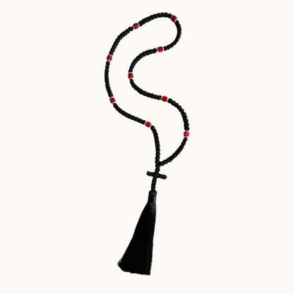 Chapelet orthodoxe noir 100 grains avec croix tissée et perles rouges