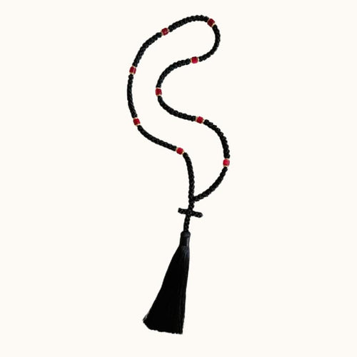 Chapelet orthodoxe noir 100 grains avec croix tissée et perles rouges
