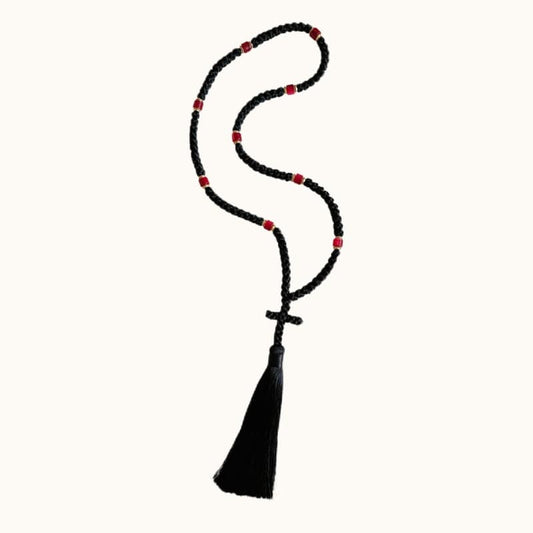 Chapelet orthodoxe noir 100 grains avec croix tissée et perles rouges