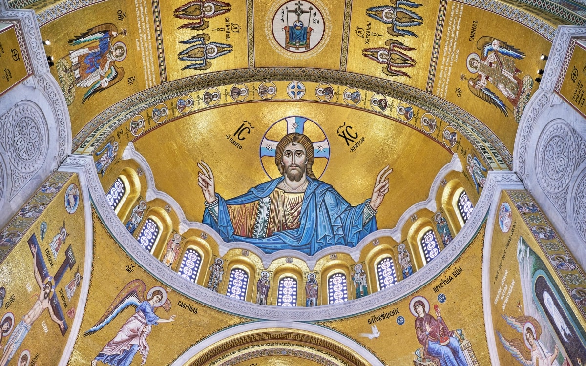Icône du Christ Pantocrator dans une église orthodoxe