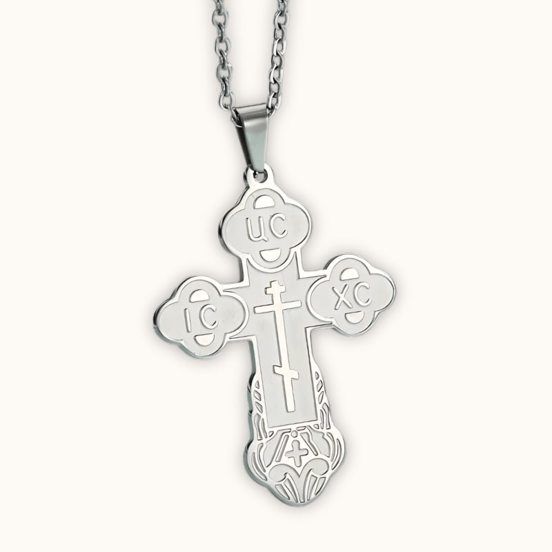Pendentif croix orthodoxe serbe en finition argent avec chaîne acier inoxydable
