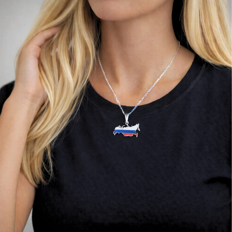 Collier de la Russie représentant le drapeau et la carte du pays sur une femme